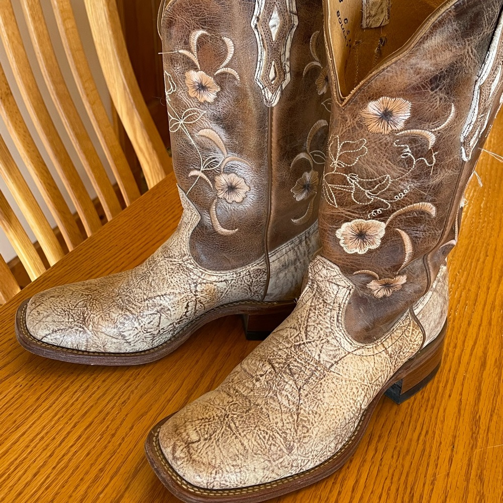 Women’s BOULET boots SIZE: 8